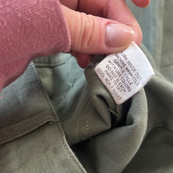 NWT Blu Pepper Crop Pant Button Olive size Medium - Picture 14 of 14